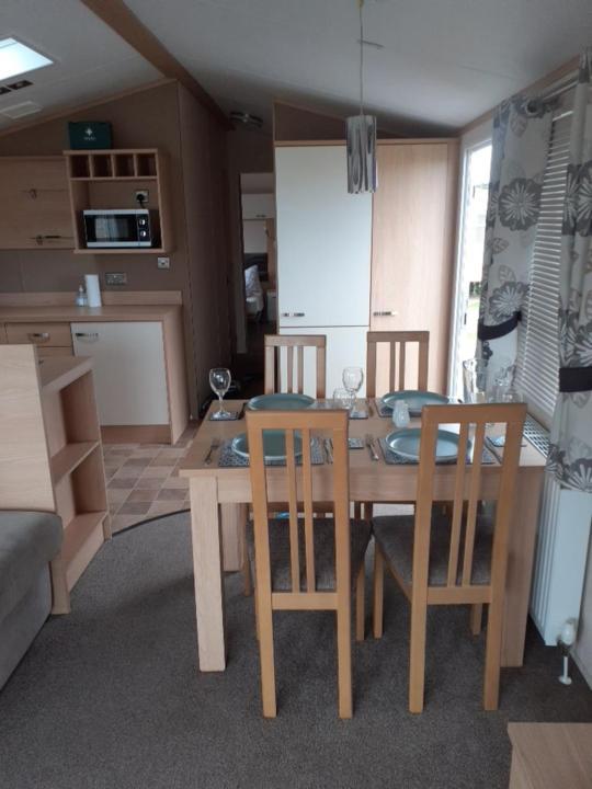 Rick'S Retreat Static Caravan Near The Beach With Free Wifi Лоссимут Экстерьер фото